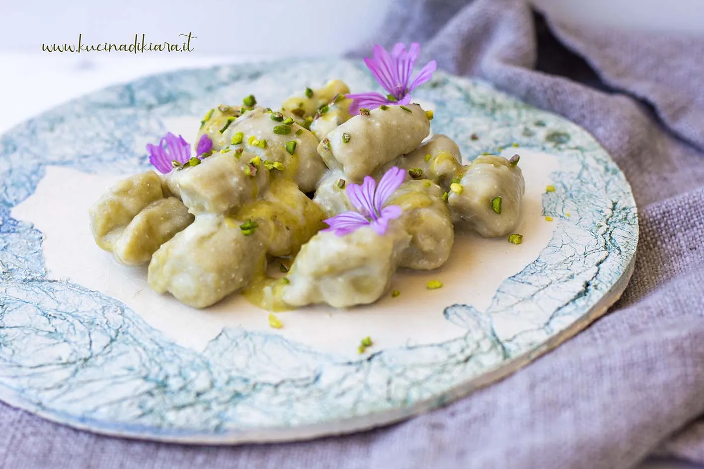 Gnocchi di patate al pistacchio con salsa al gorgonzola