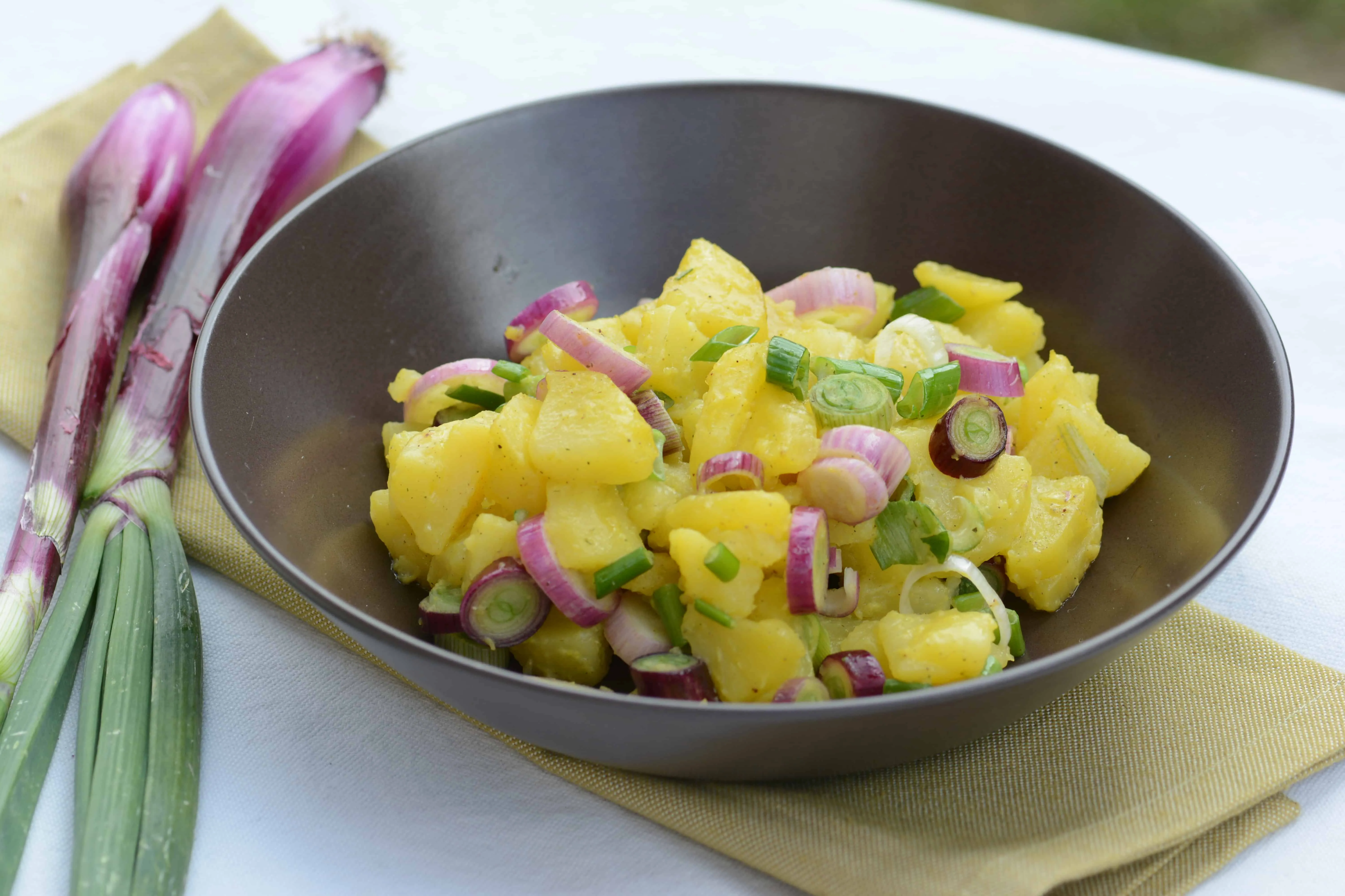 Insalata di patate con cipollotti