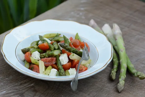 Insalata di asparagi con pomodorini cherry