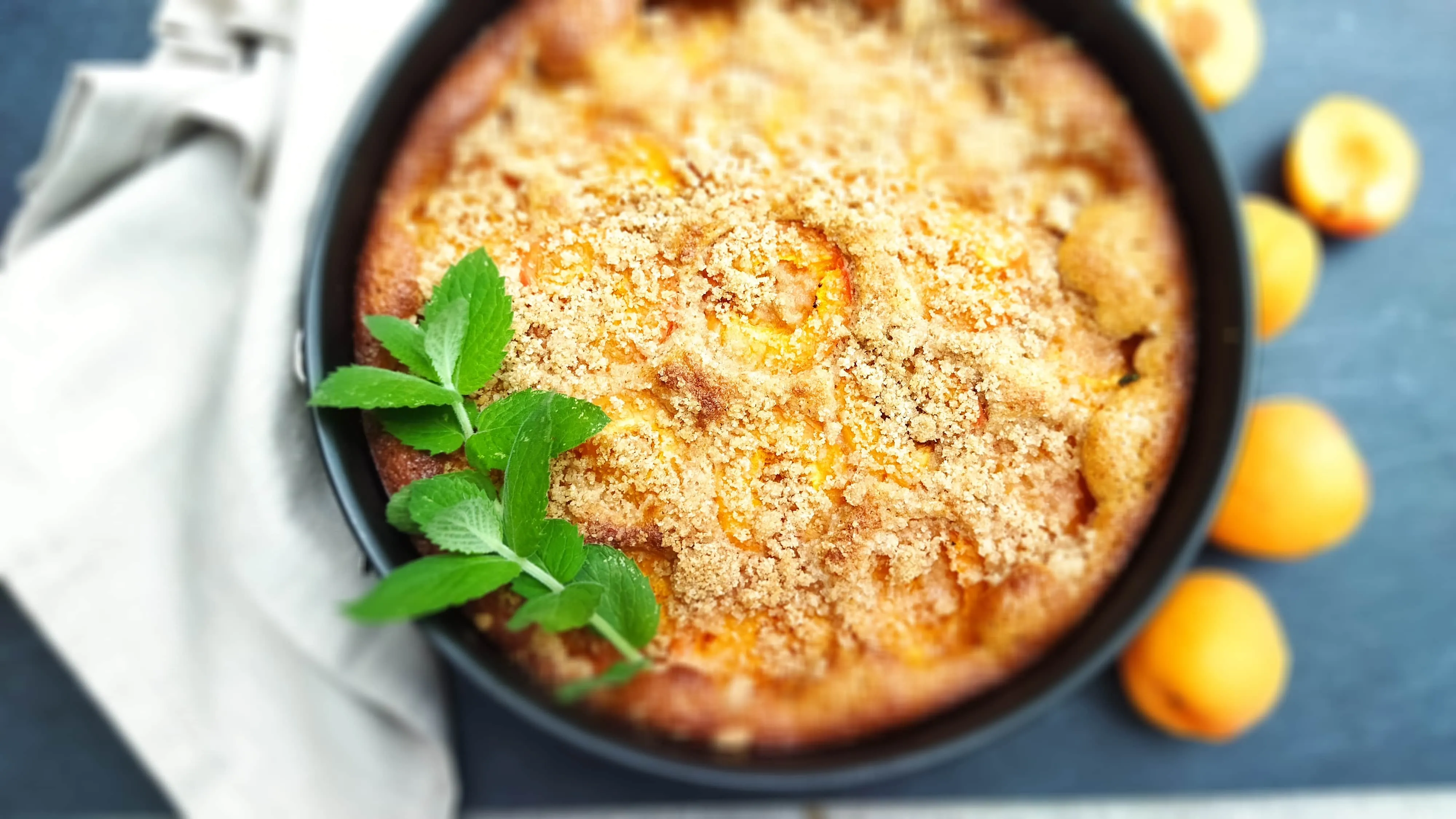 Torta sbriciolata alle albicocche