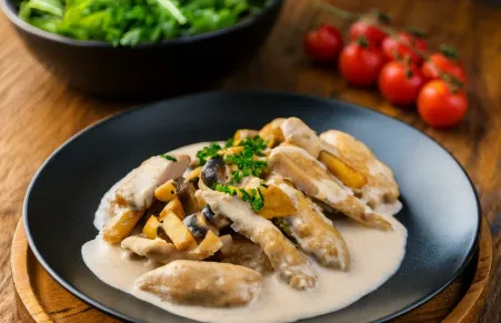 Hähnchenbrust mit Kräuterseitlingen und Feldsalat