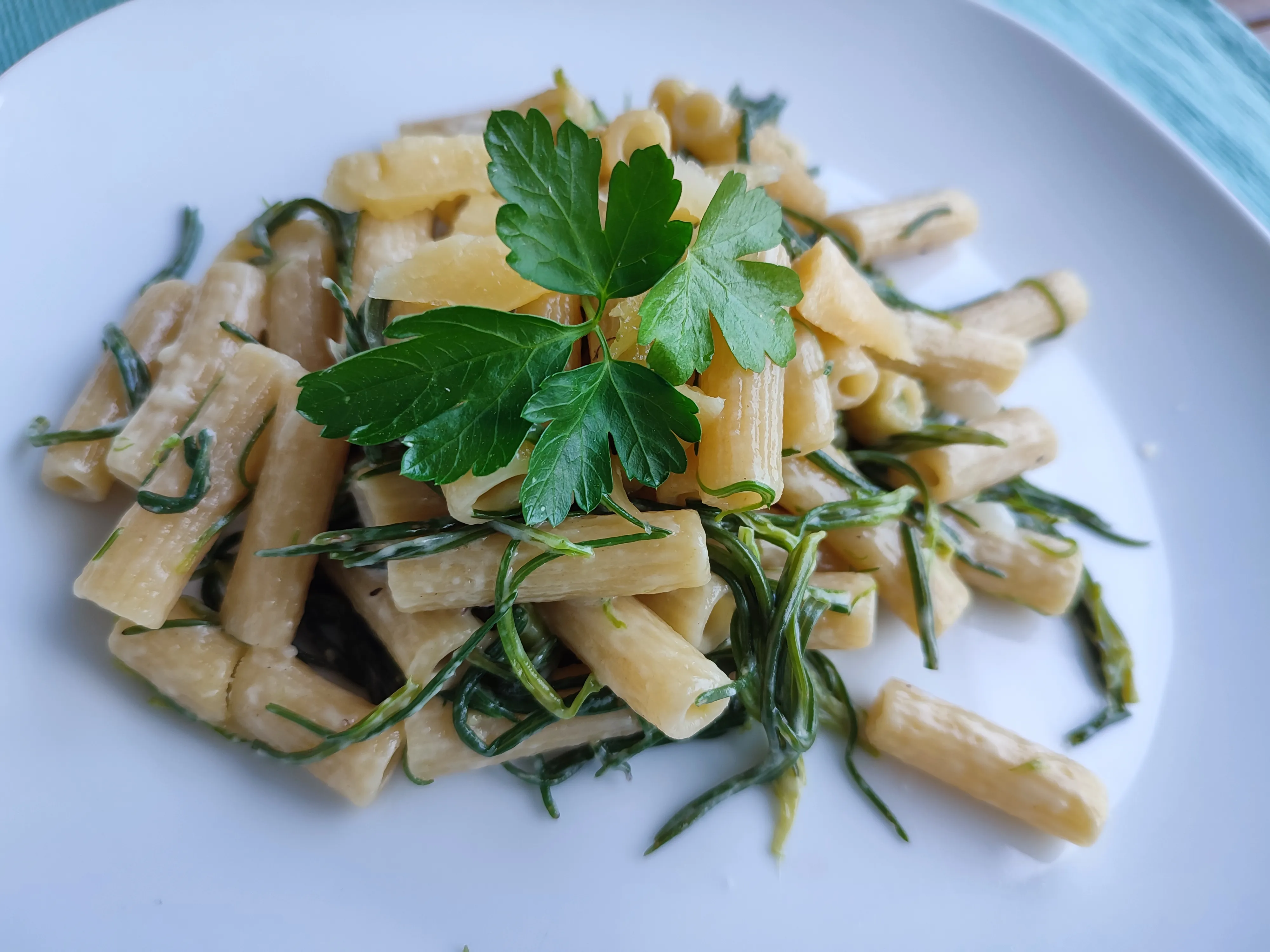 Sedani semiintegrali con agretti in salsa di panna