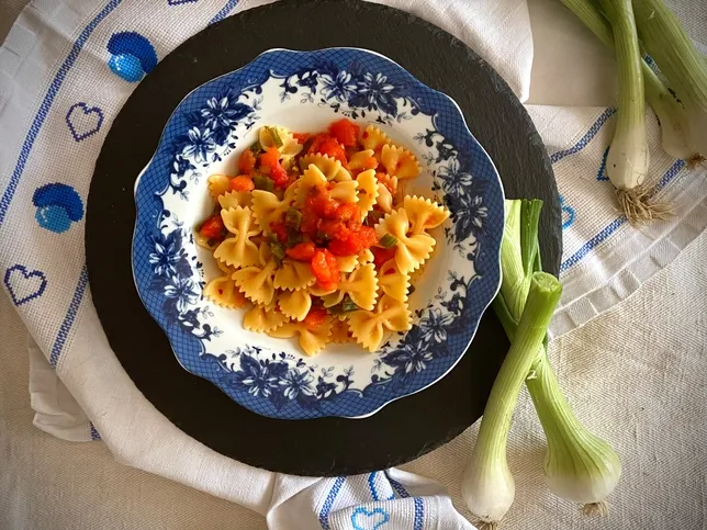 Pasta con foglie dei cipollotti