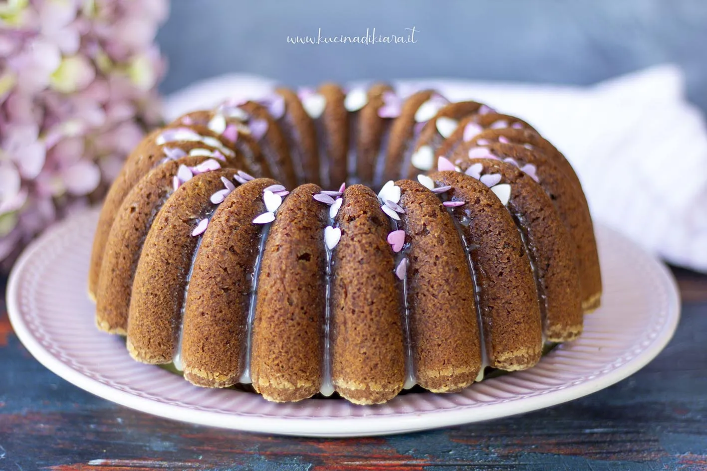 Torta di carote viola e cioccolato bianco