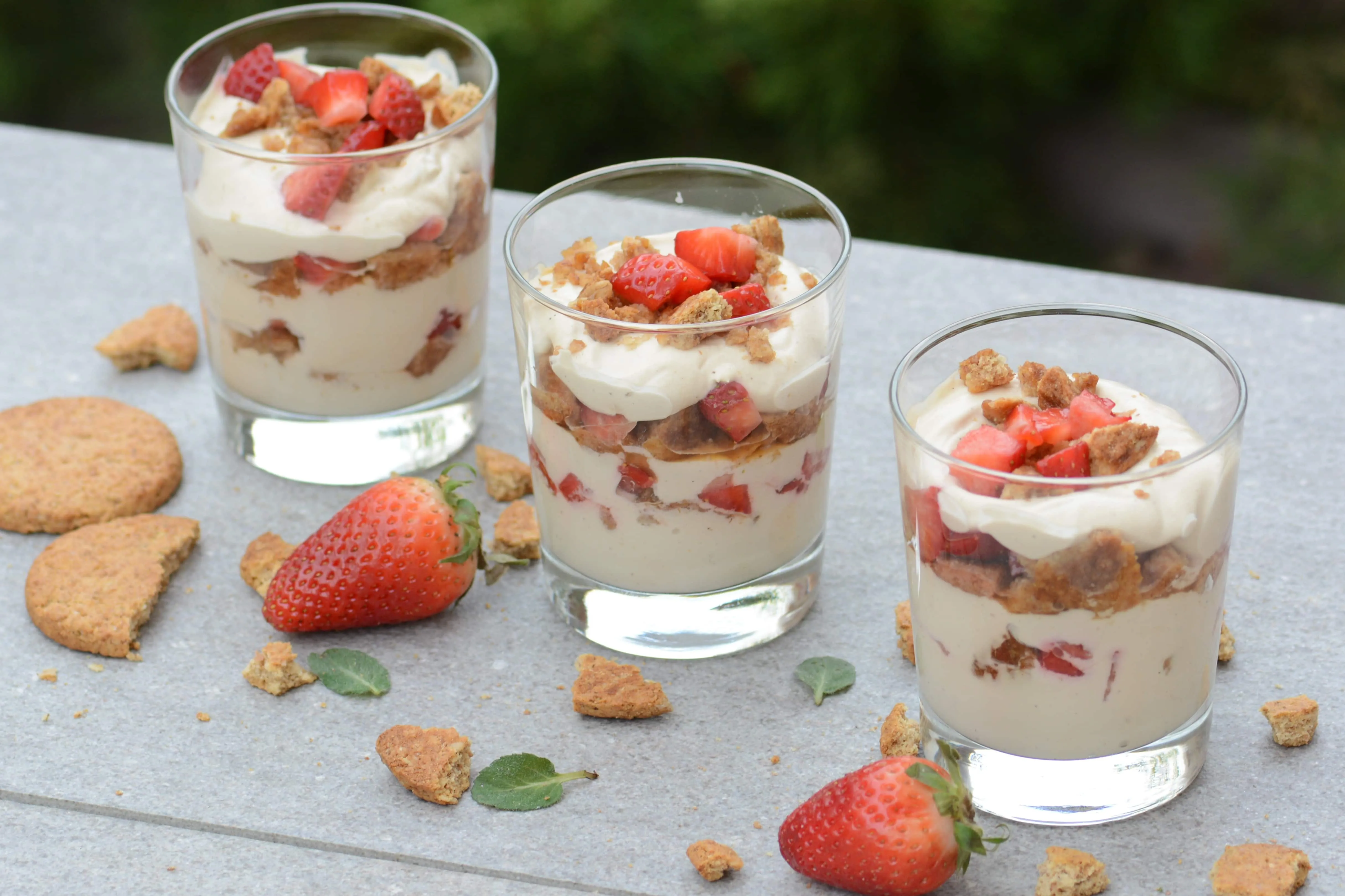 Dessert a strati di fragole