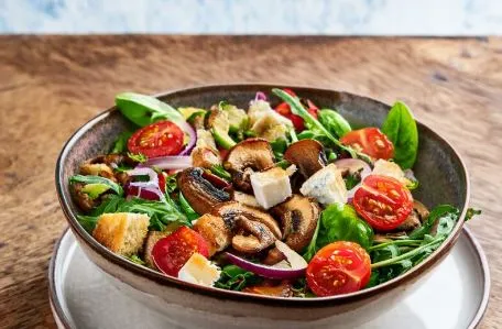 Frühlingssalat mit Shiitake und Bergkäse