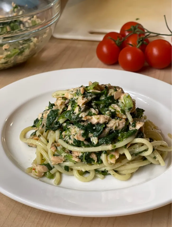 Spaghetti mit Spinat und frischem Lachs